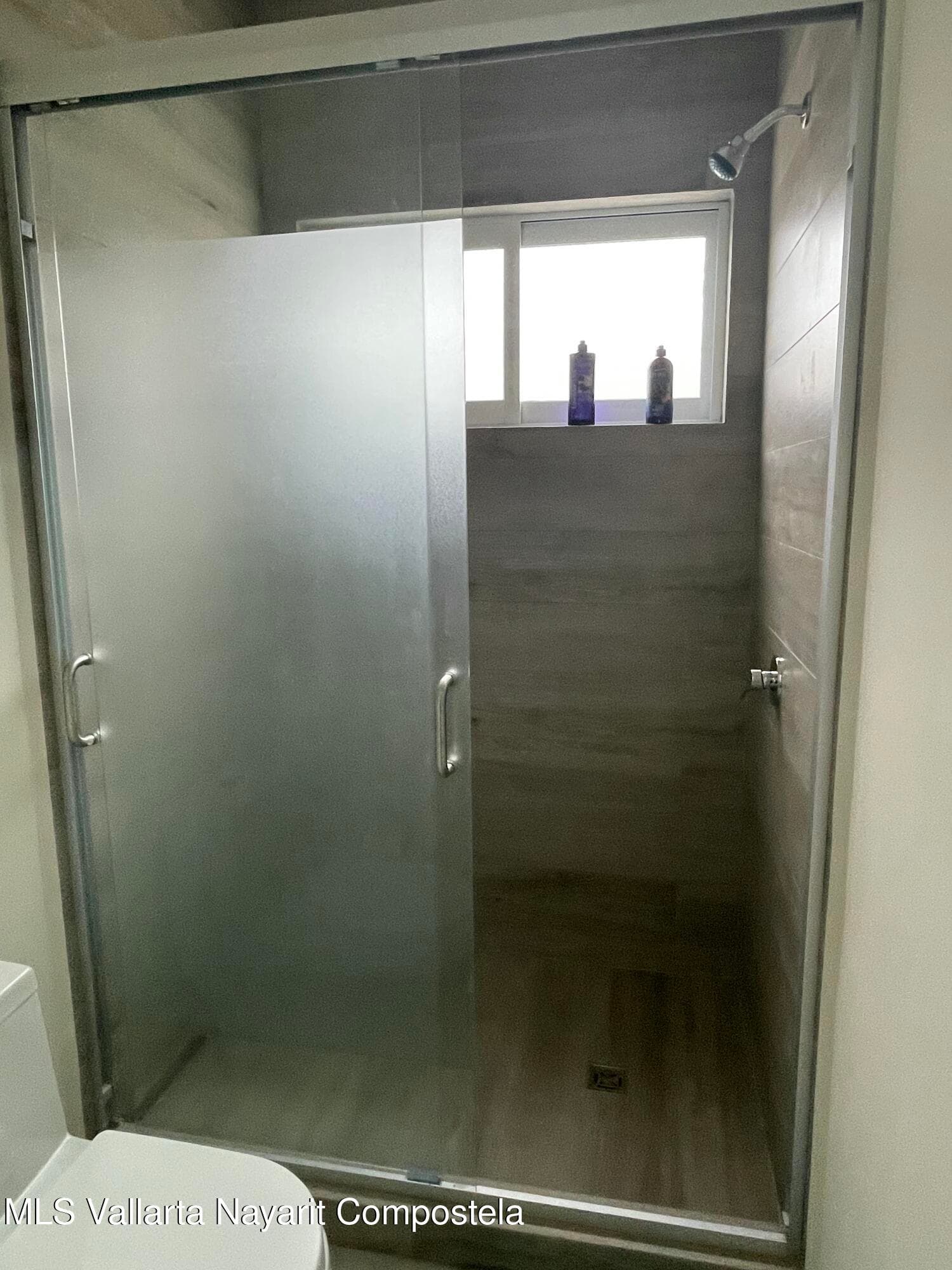 332 Avenida Estaciones 12