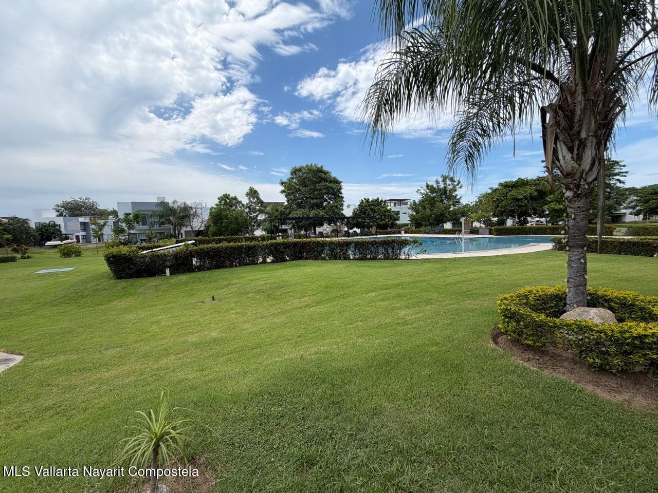 59A La fronda blvd 25