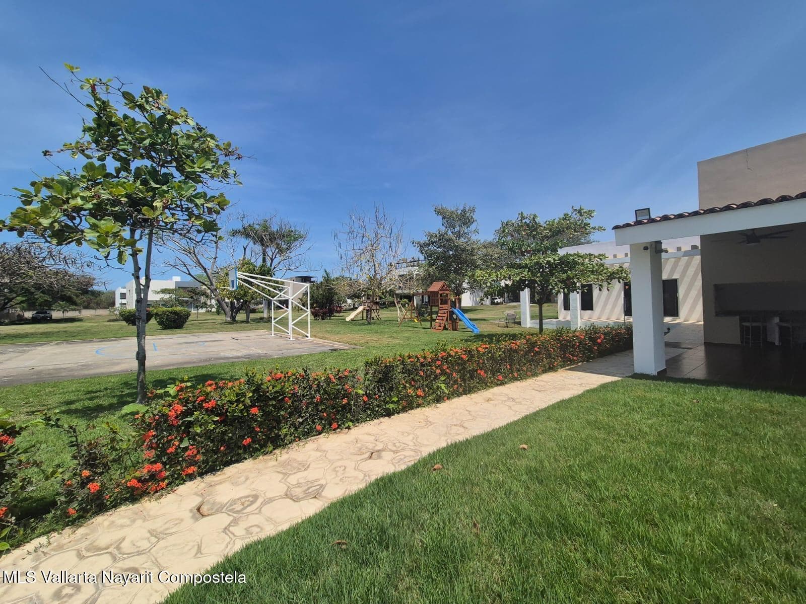 59A La fronda blvd 26