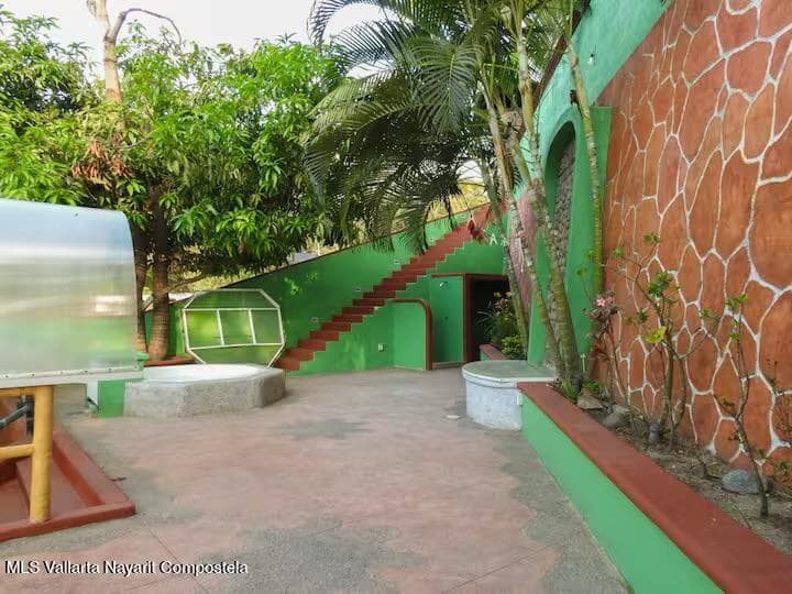 102 Avenida Revolucion 2