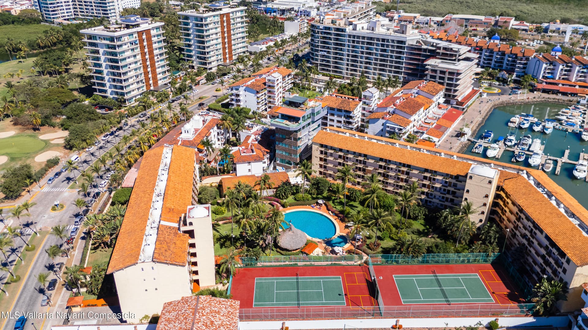 Marina Golf 32