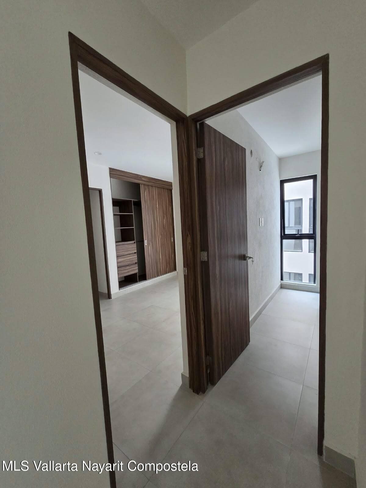 1200 Av. Mexico 4