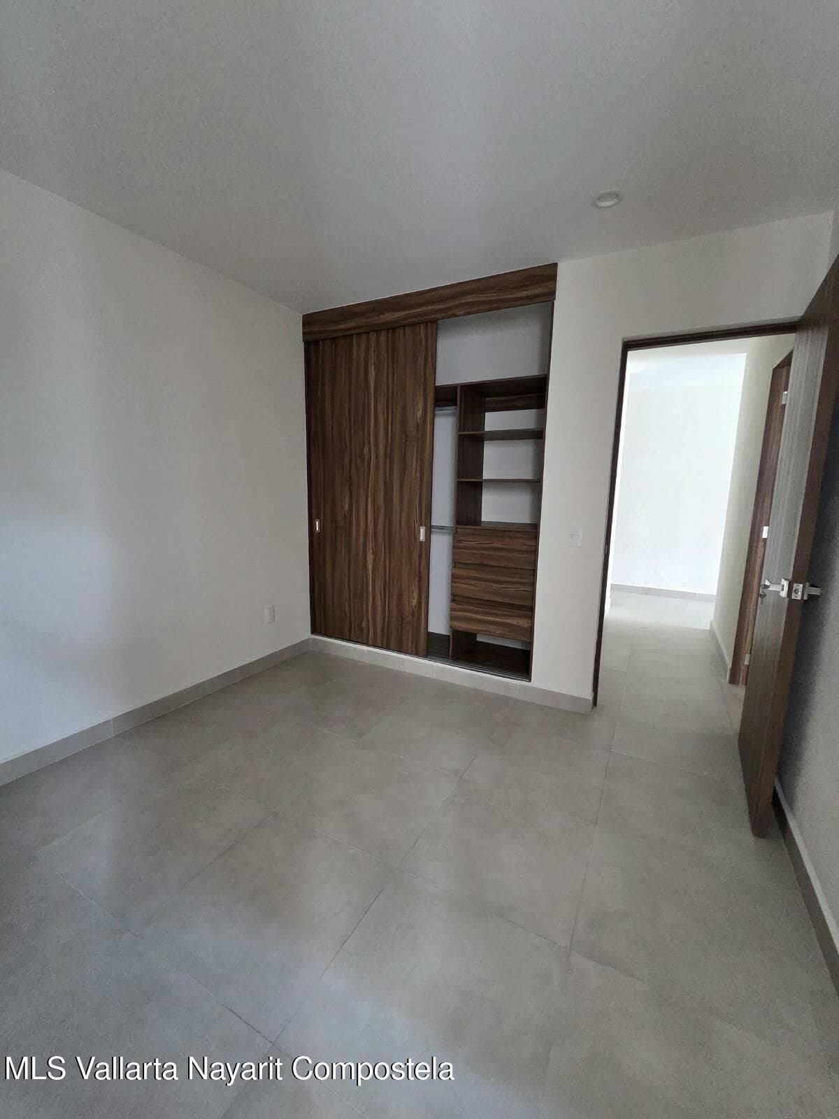 1200 Av. Mexico 5