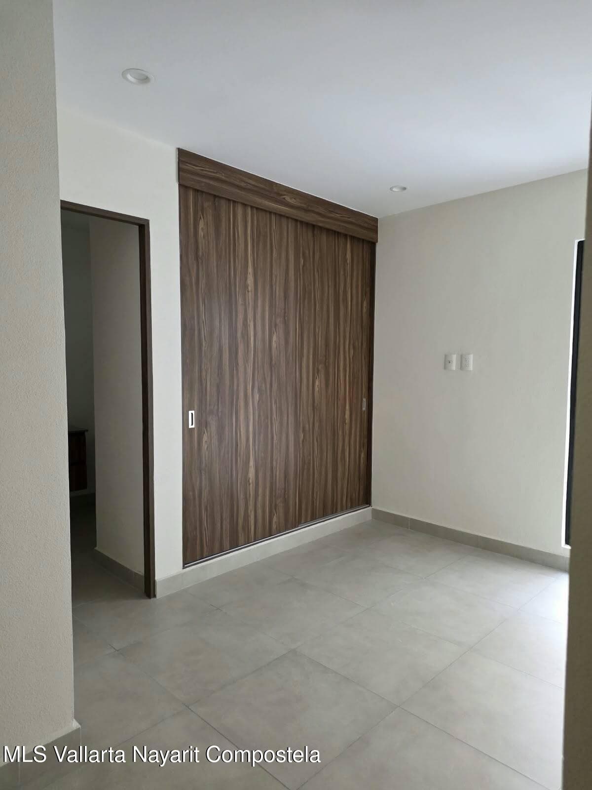 1200 Av. Mexico 6