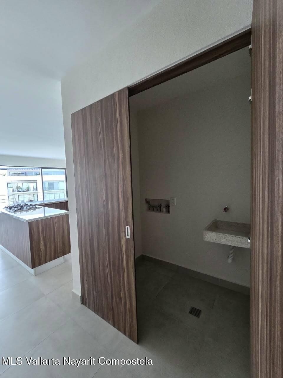 1200 Av. Mexico 8