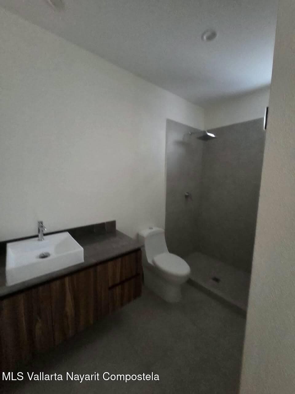 1200 Av. Mexico 10