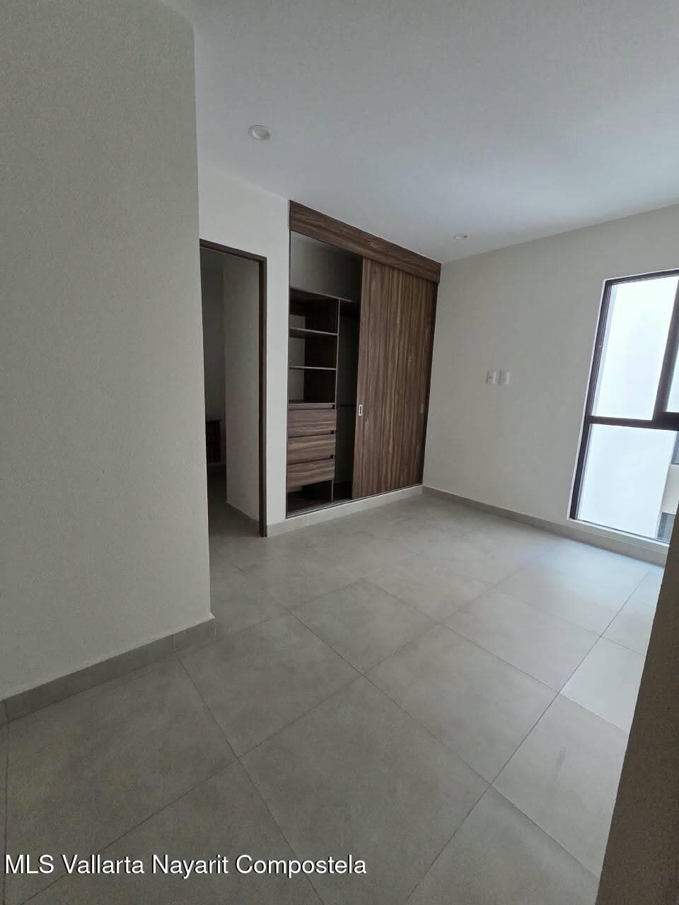 1200 Av. Mexico 11