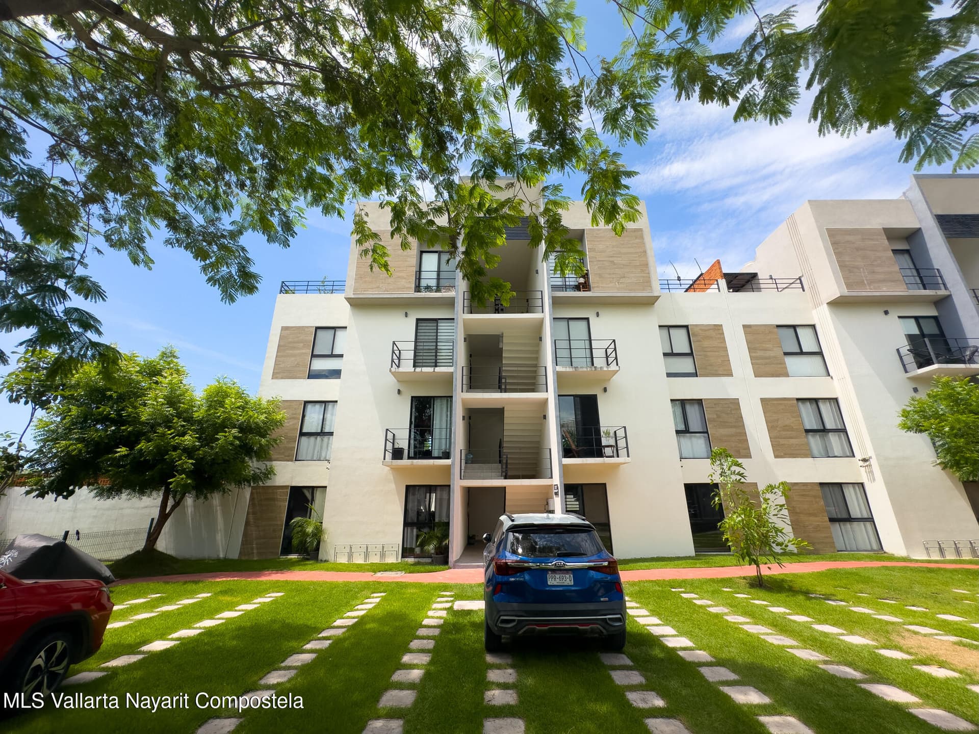 317 Paseo Foresta 36