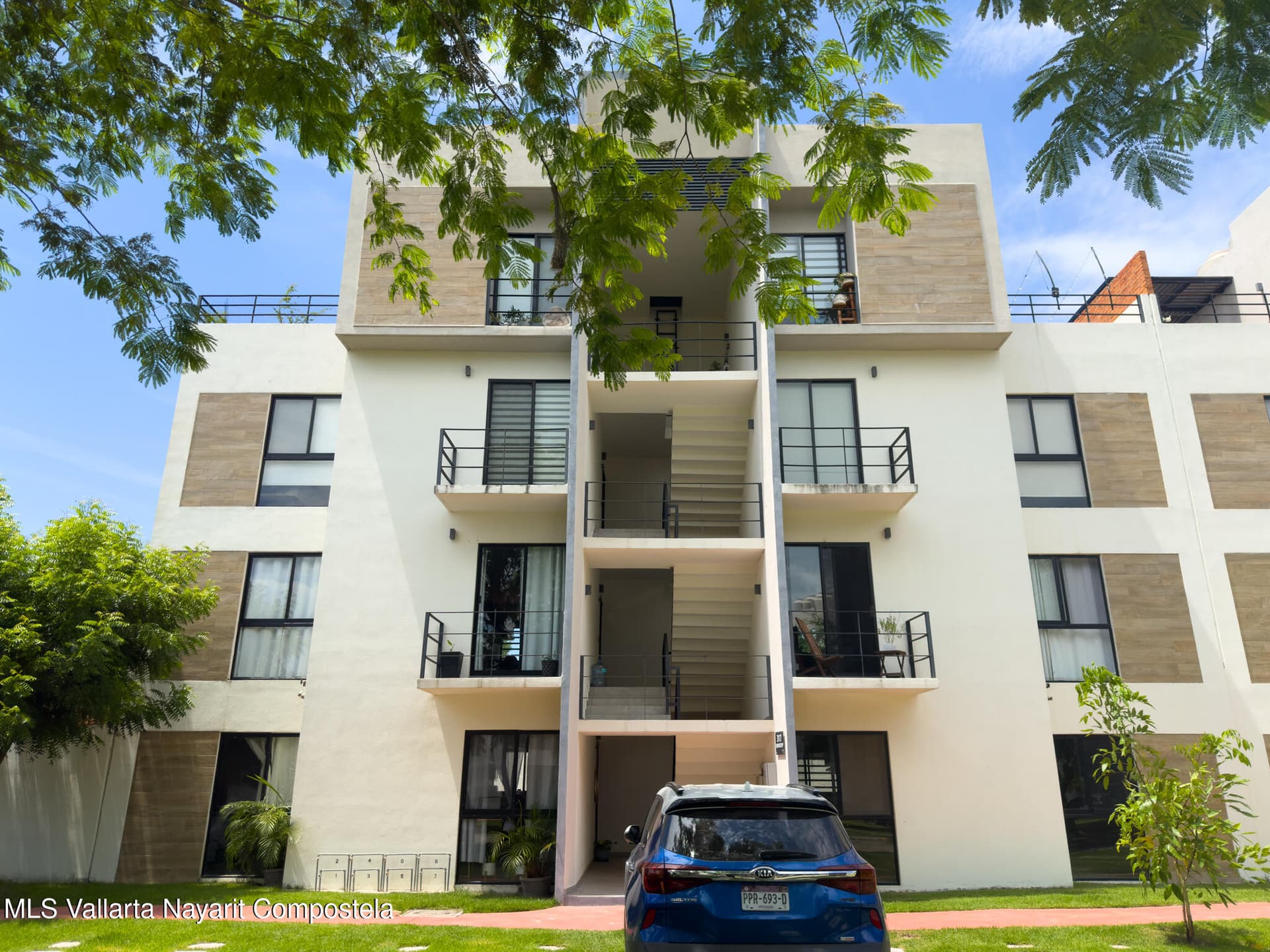 317 Paseo Foresta 37