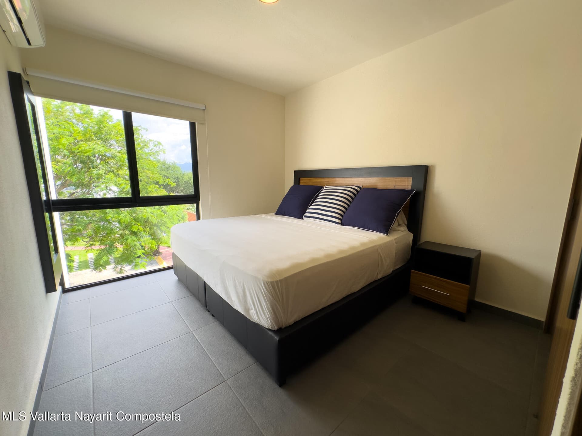 317 Paseo Foresta 11