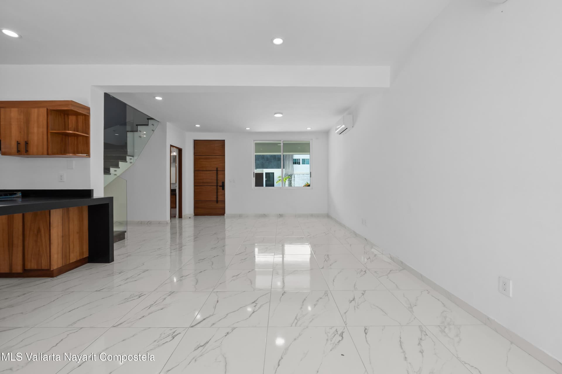 287 Av. de los Grandes Lagos 11