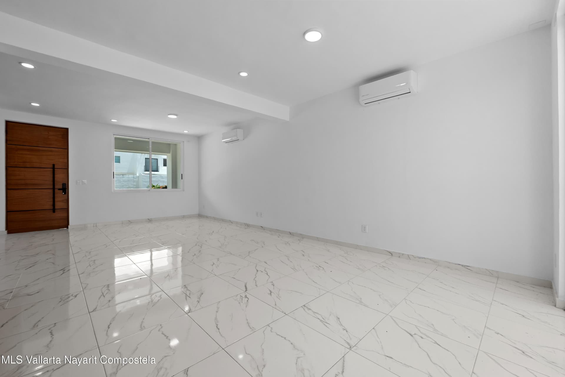 287 Av. de los Grandes Lagos 12