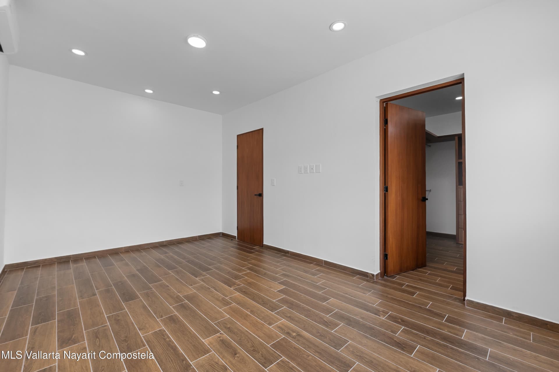 287 Av. de los Grandes Lagos 25