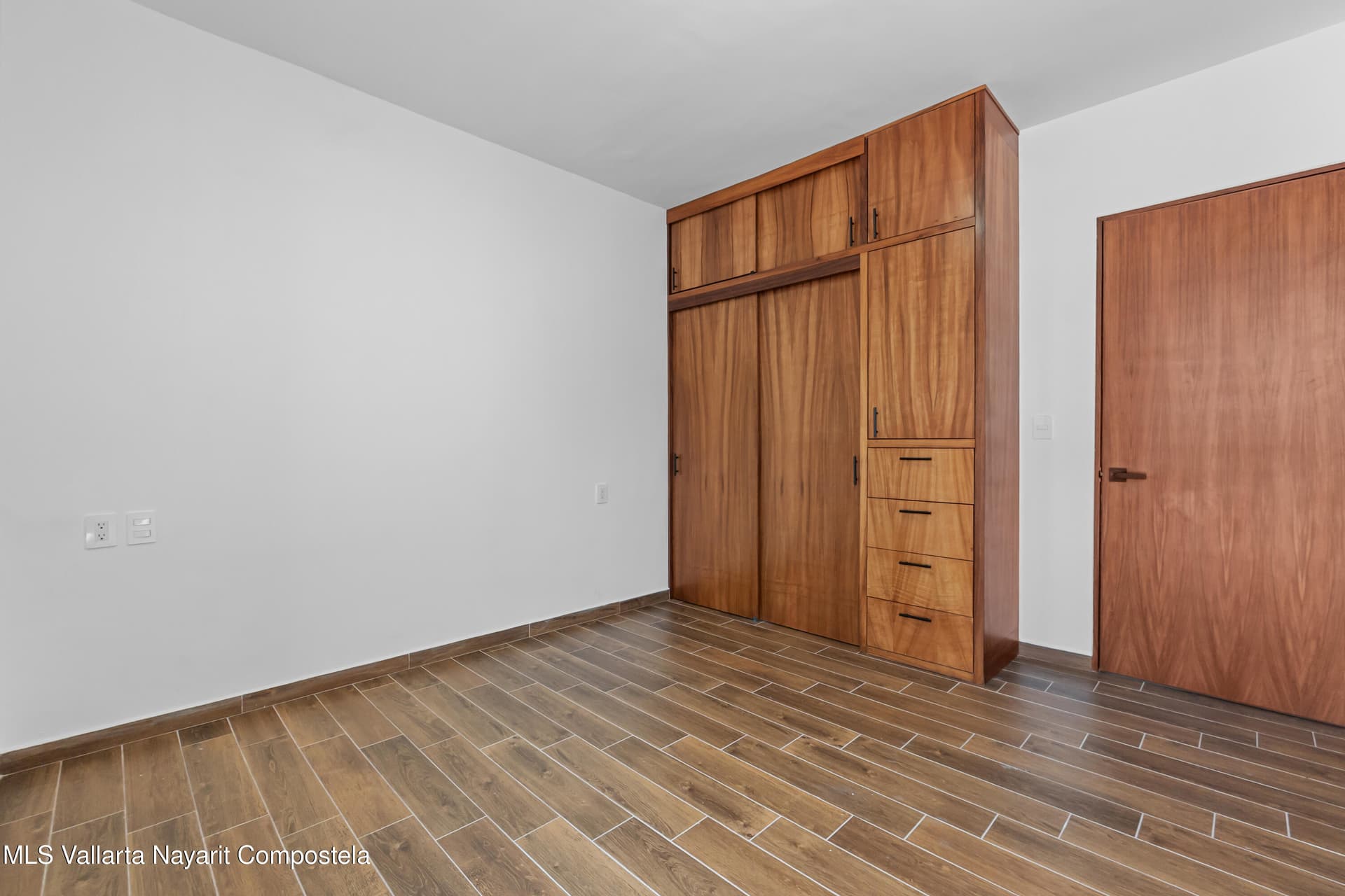 287 Av. de los Grandes Lagos 34