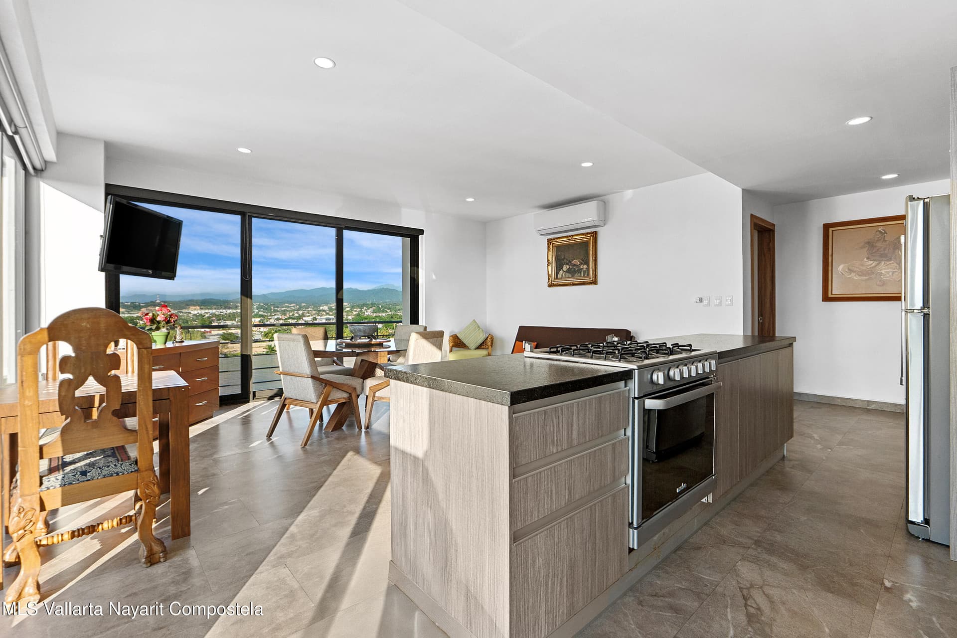 205 Av. Manuel Lepe 4