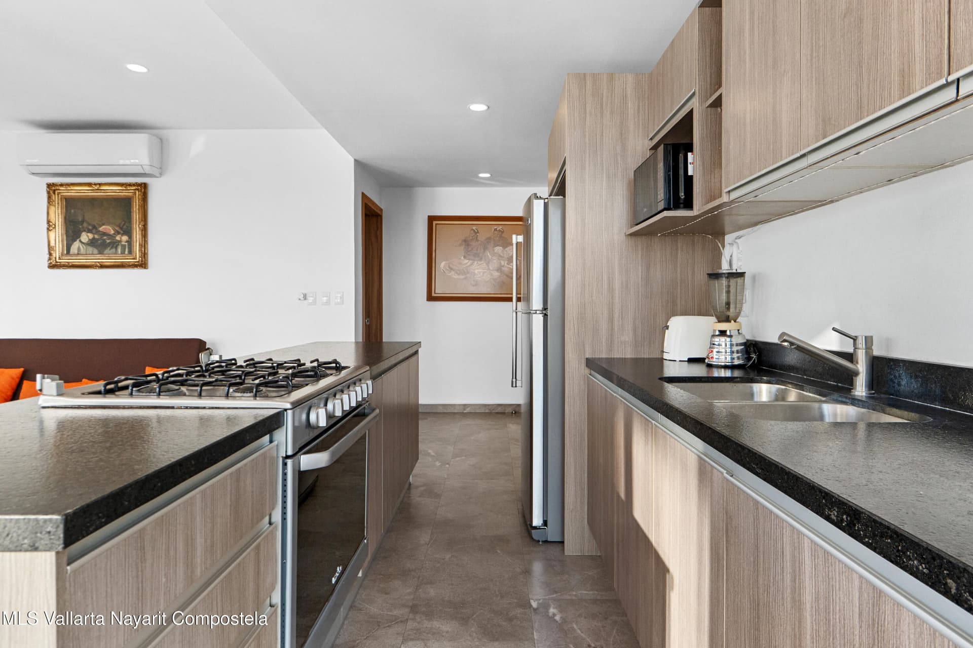 205 Av. Manuel Lepe 15