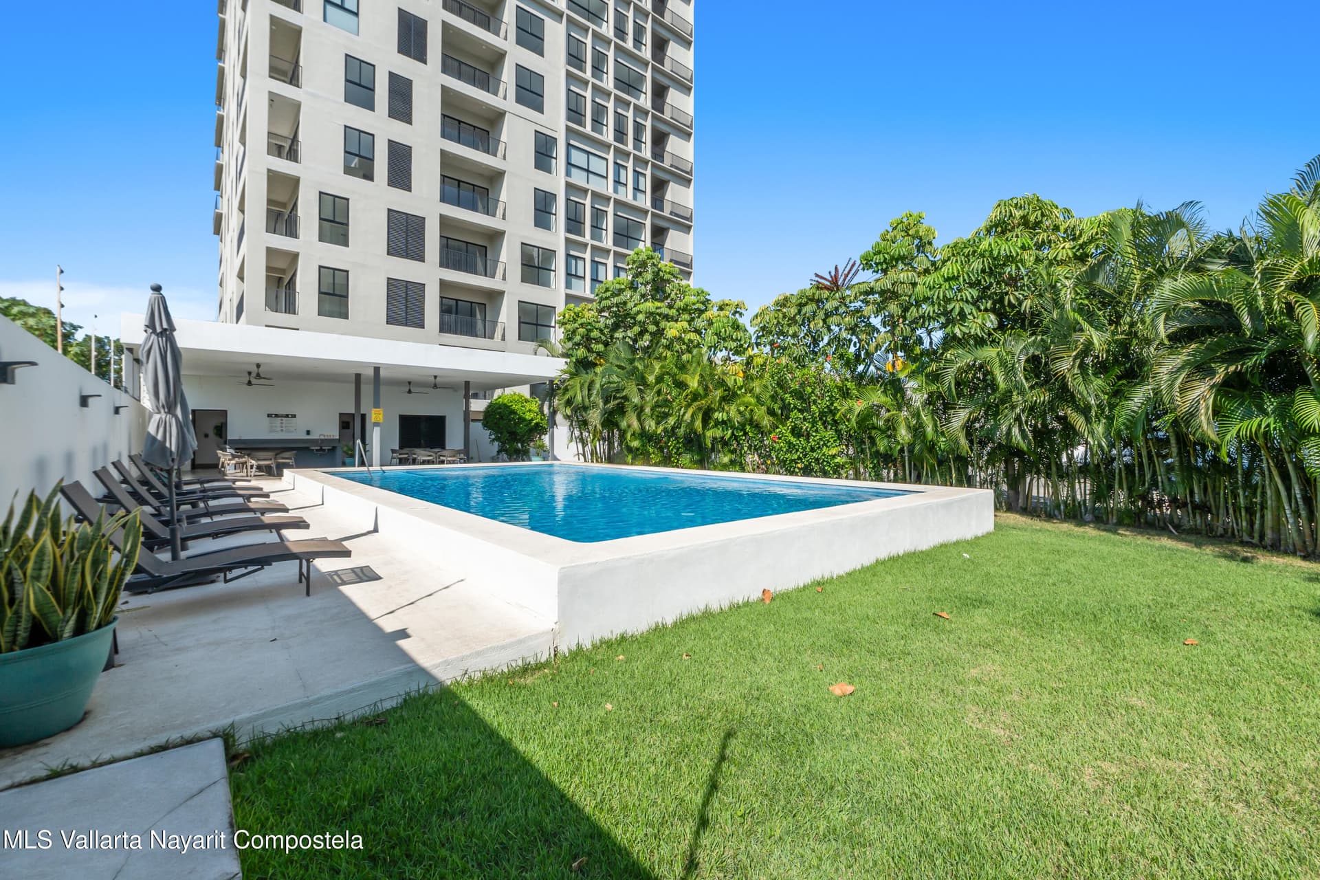 205 Av. Manuel Lepe 21
