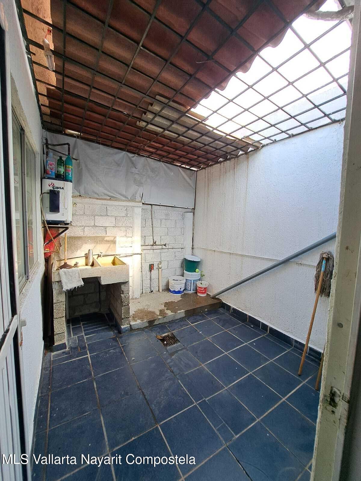 84 Paseo De La Costa 6