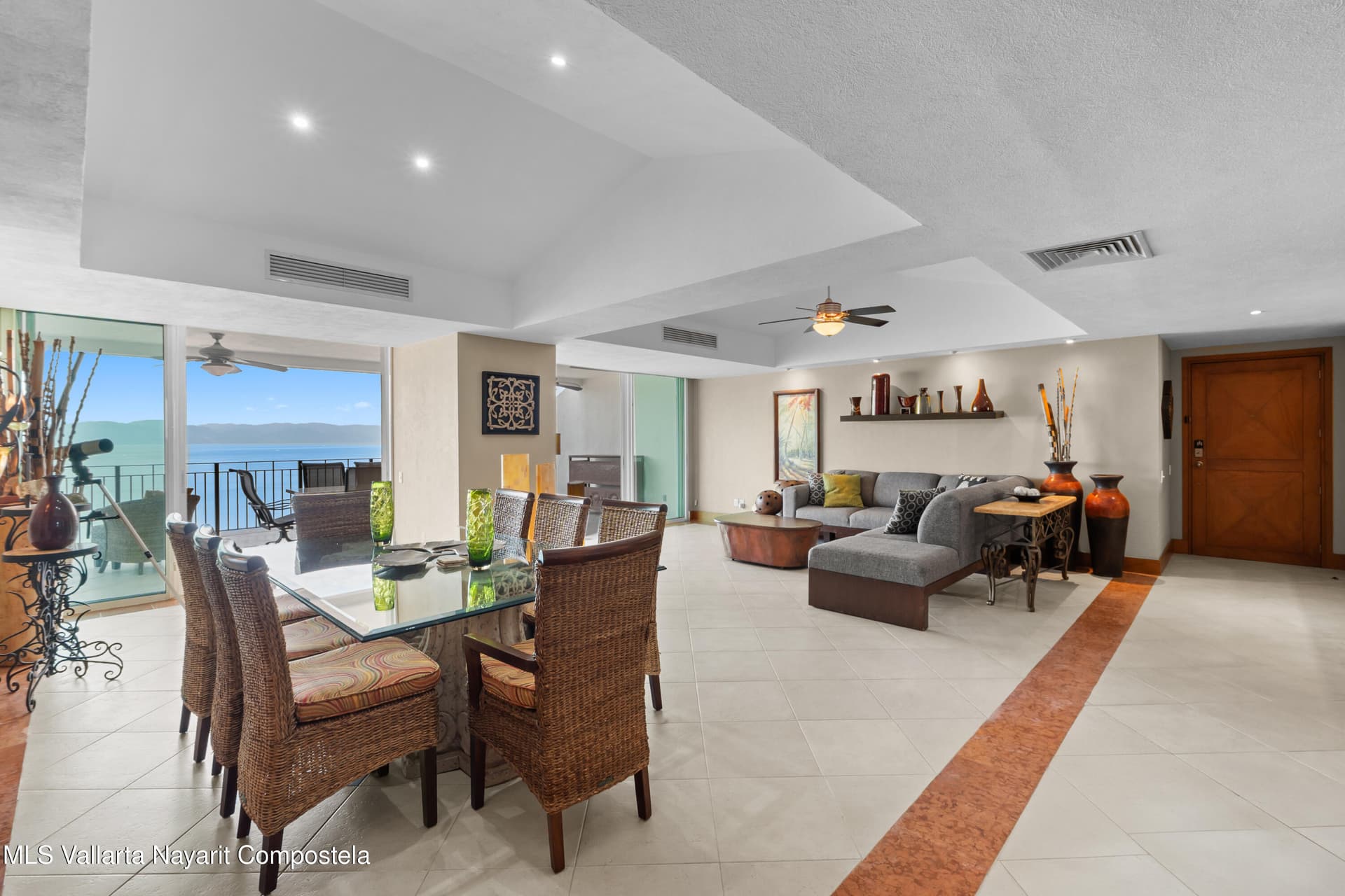 Grand Venetian 8