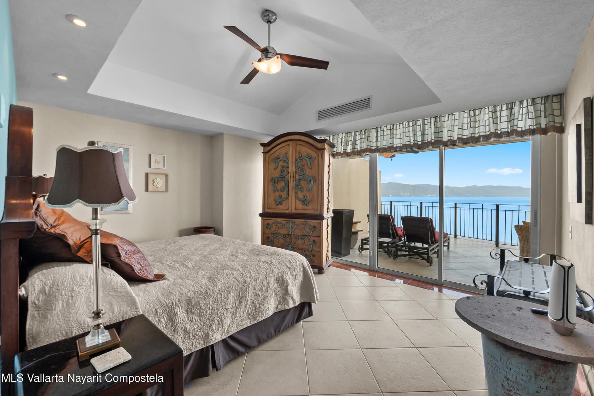 Grand Venetian 16