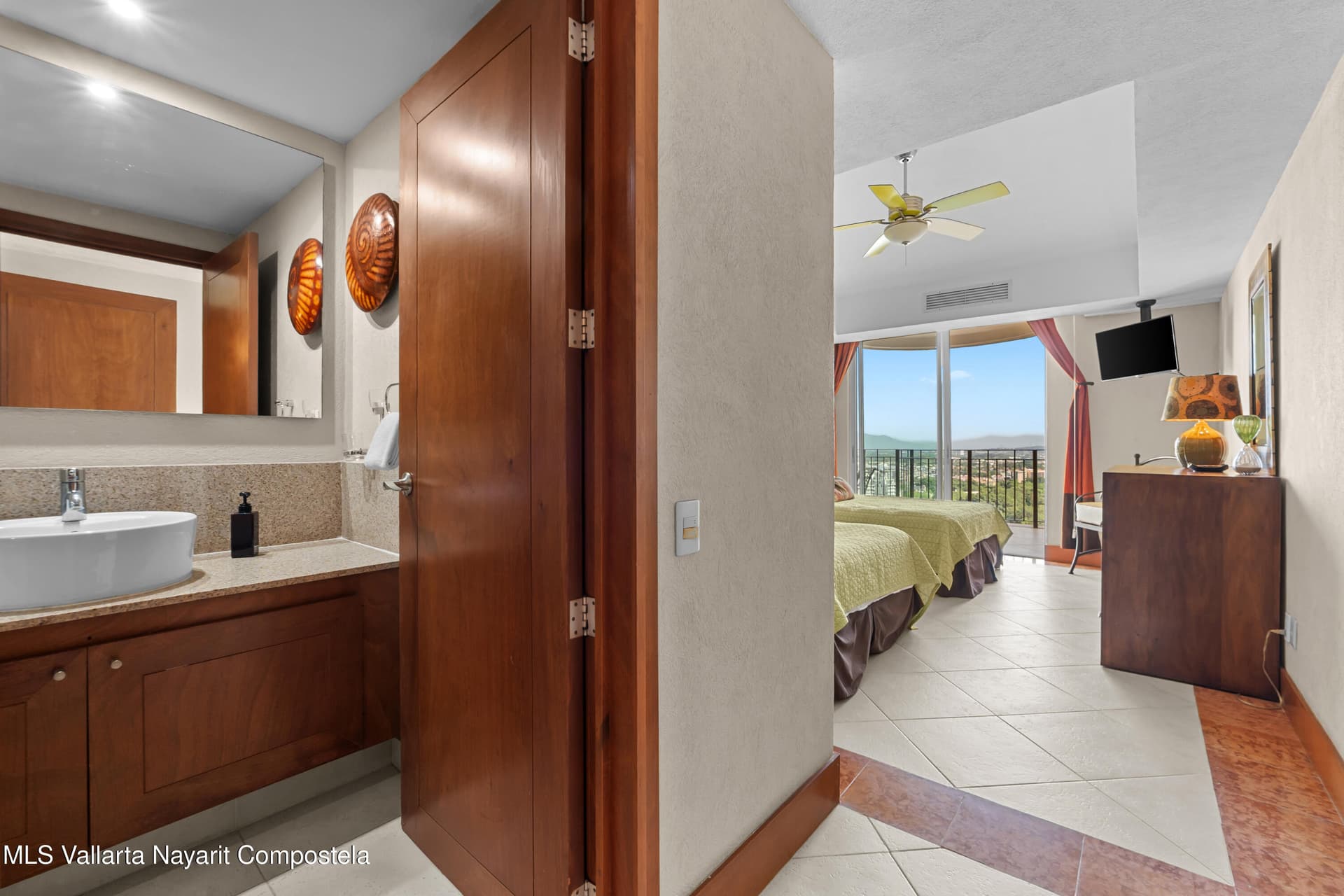 Grand Venetian 22