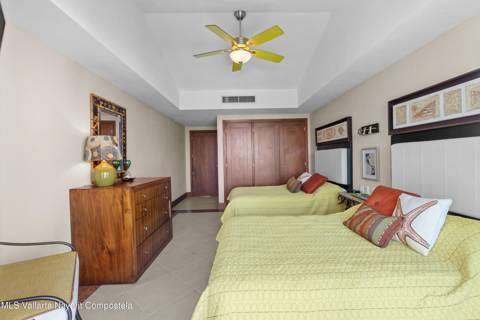 Grand Venetian 24
