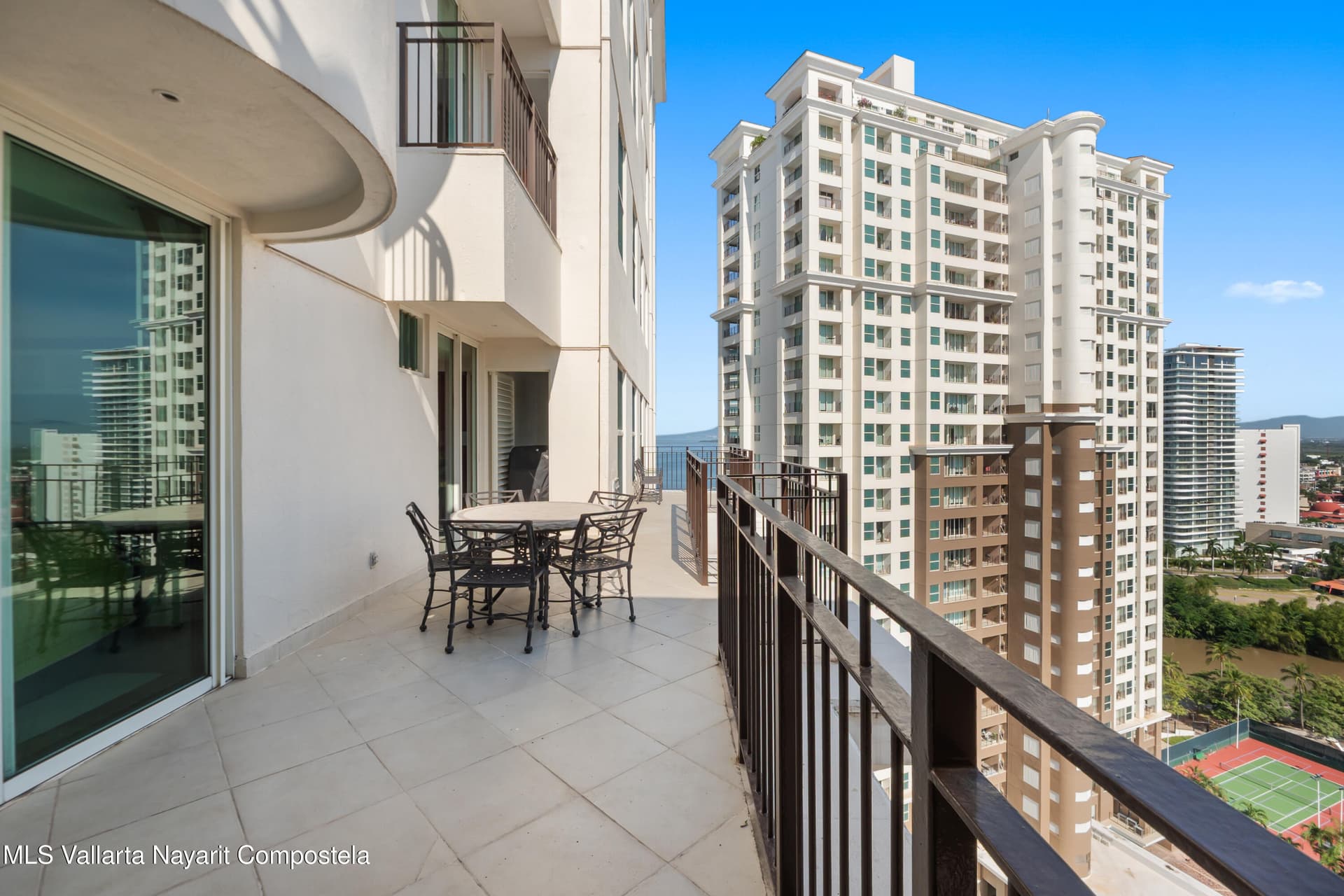 Grand Venetian 30