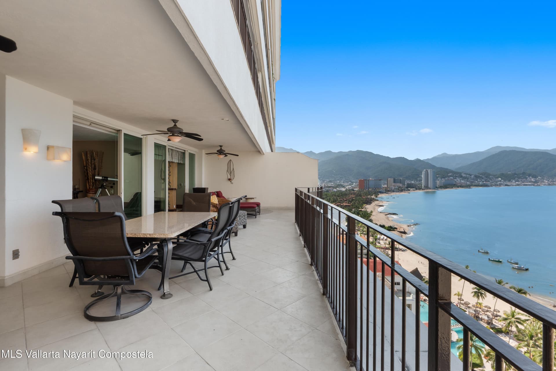 Grand Venetian 32