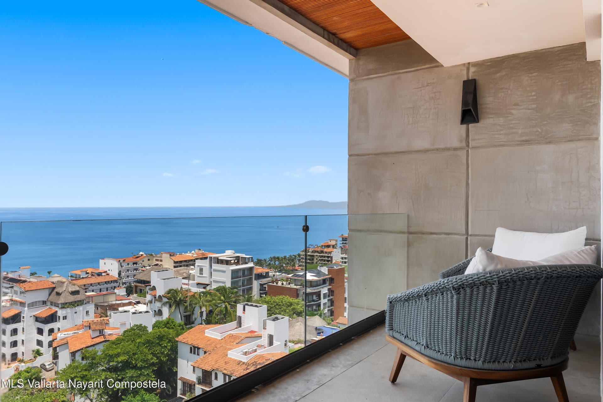 105 Sail View 33