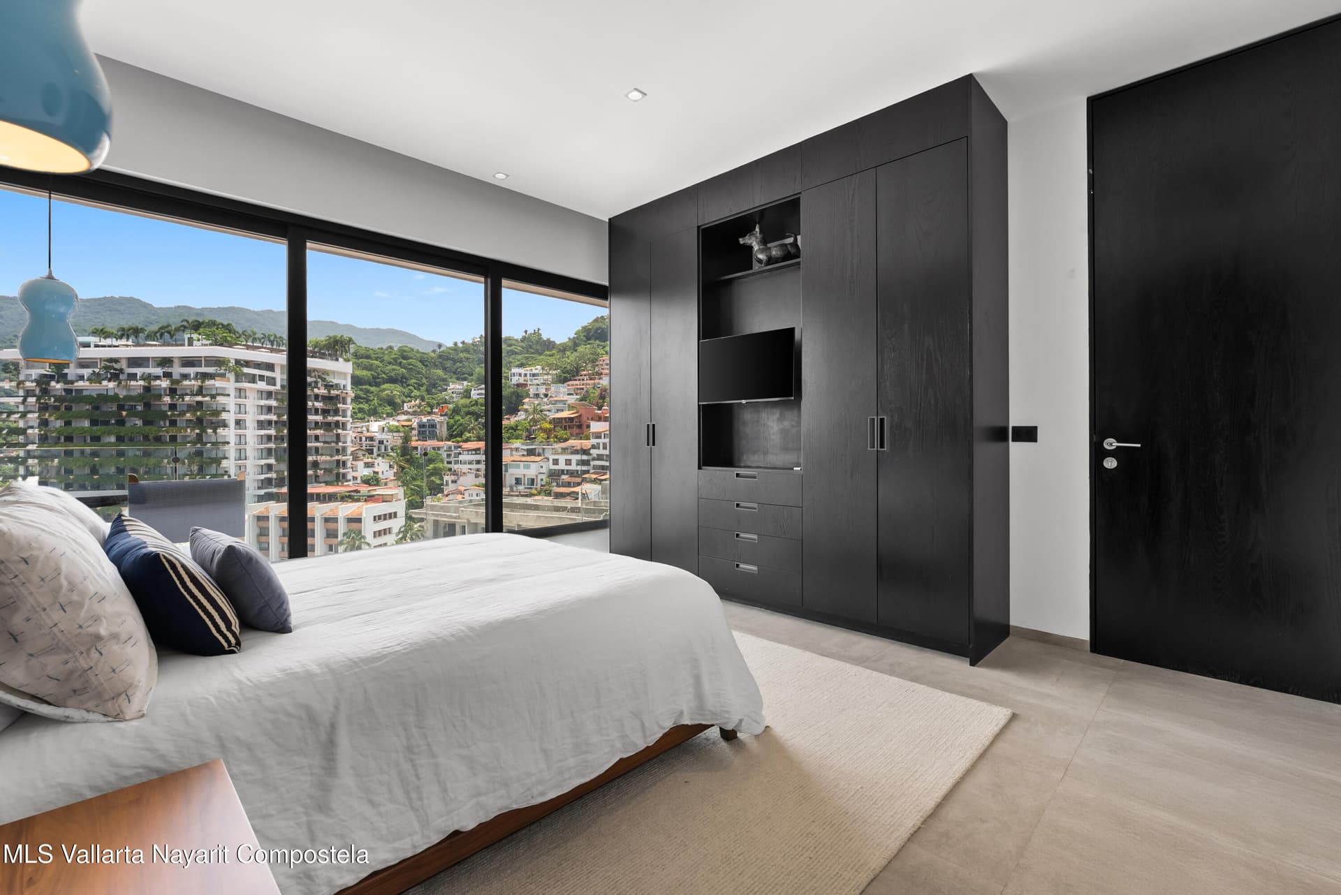 105 Sail View 37