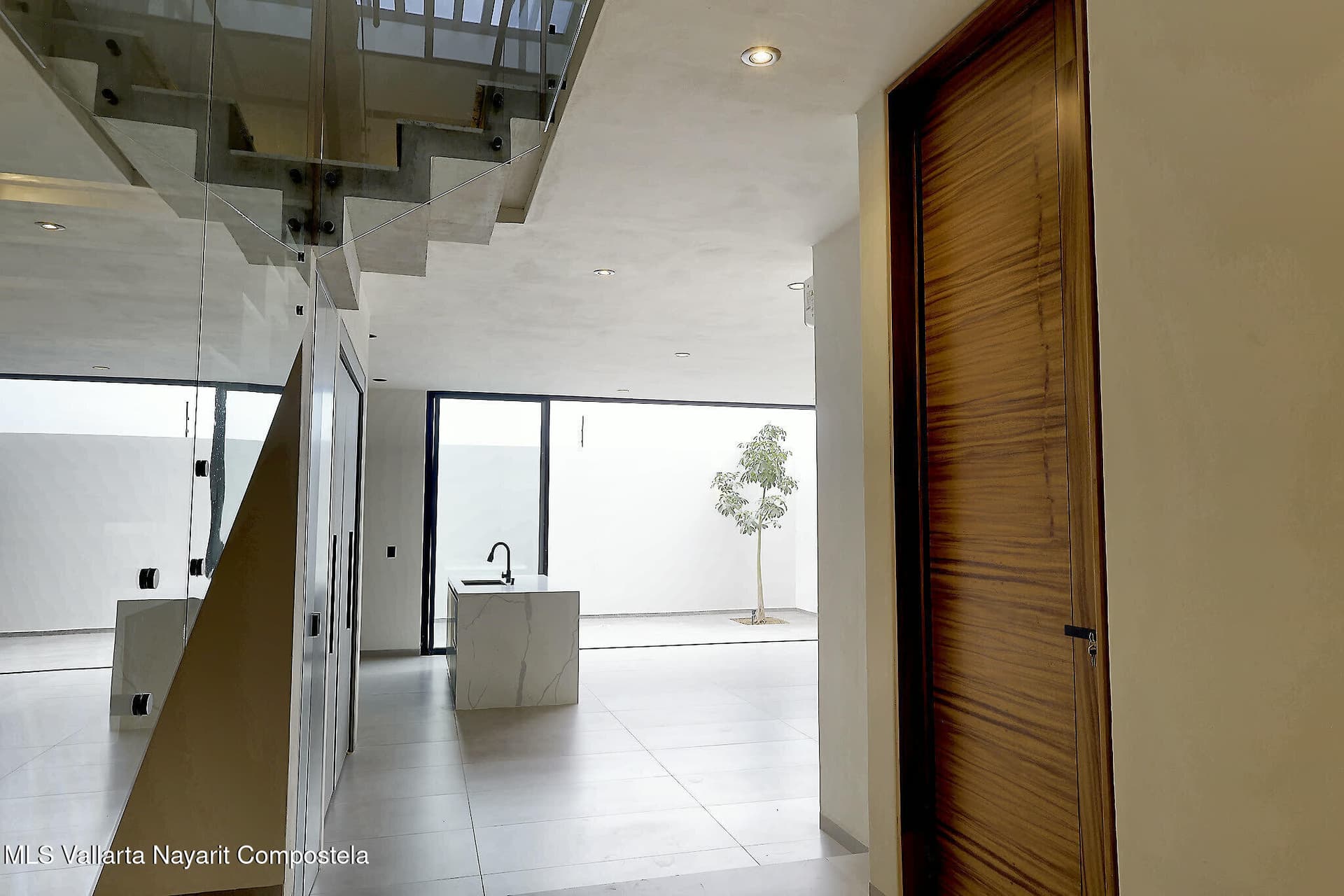 158 Palma del Rey Ave. 2