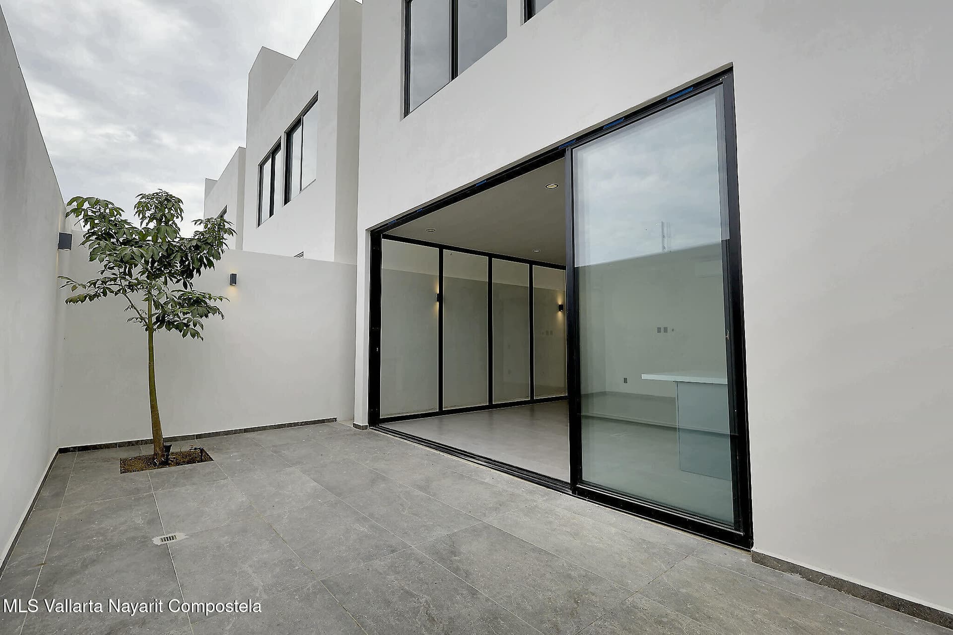 158 Palma del Rey Ave. 6