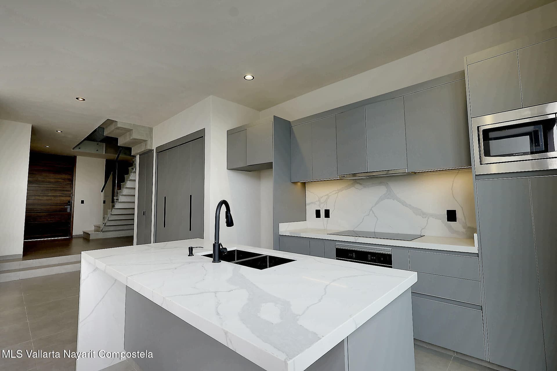 158 Palma del Rey Ave. 5