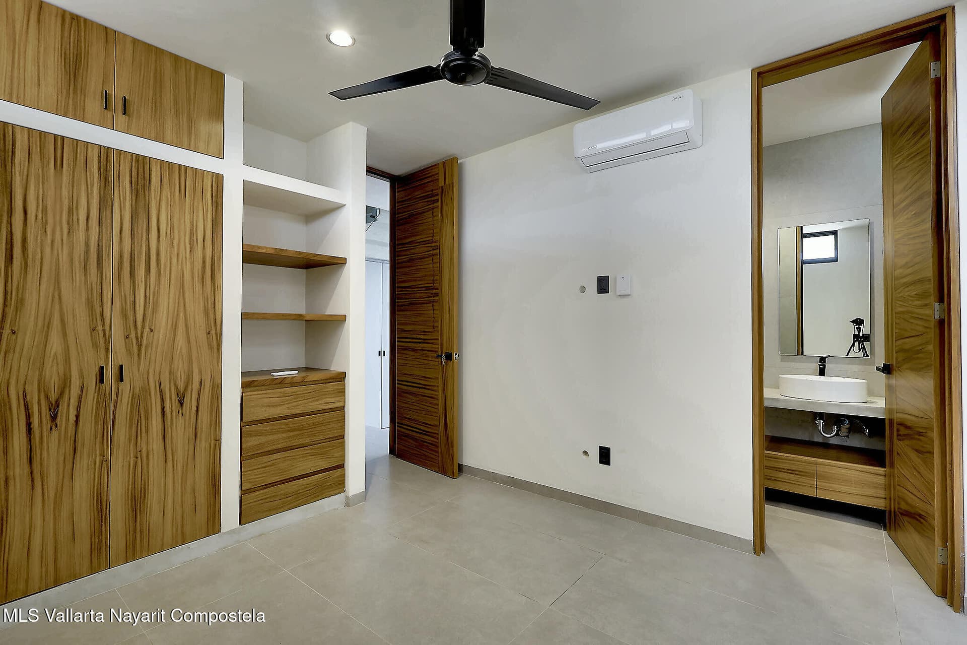 158 Palma del Rey Ave. 8