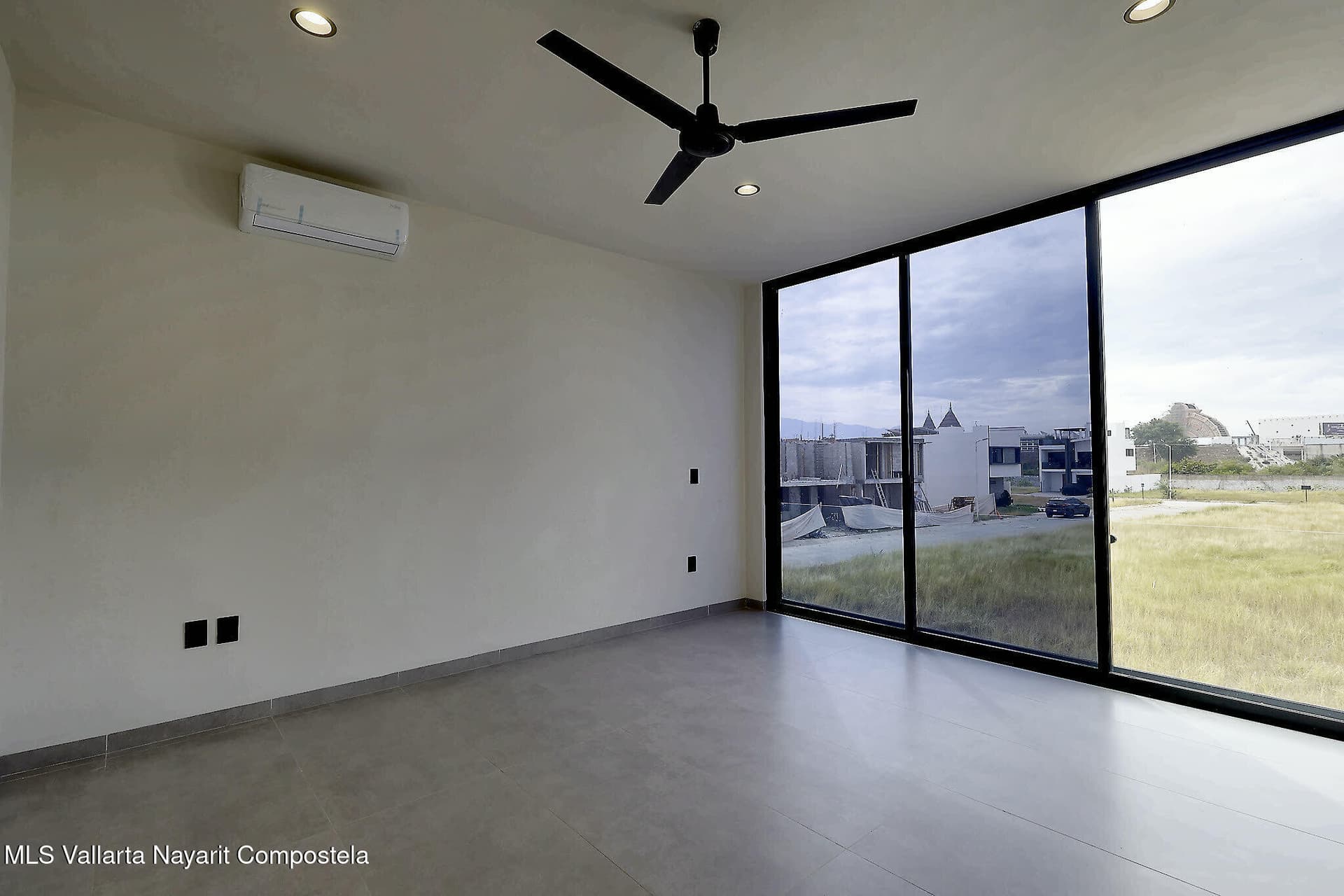 158 Palma del Rey Ave. 10
