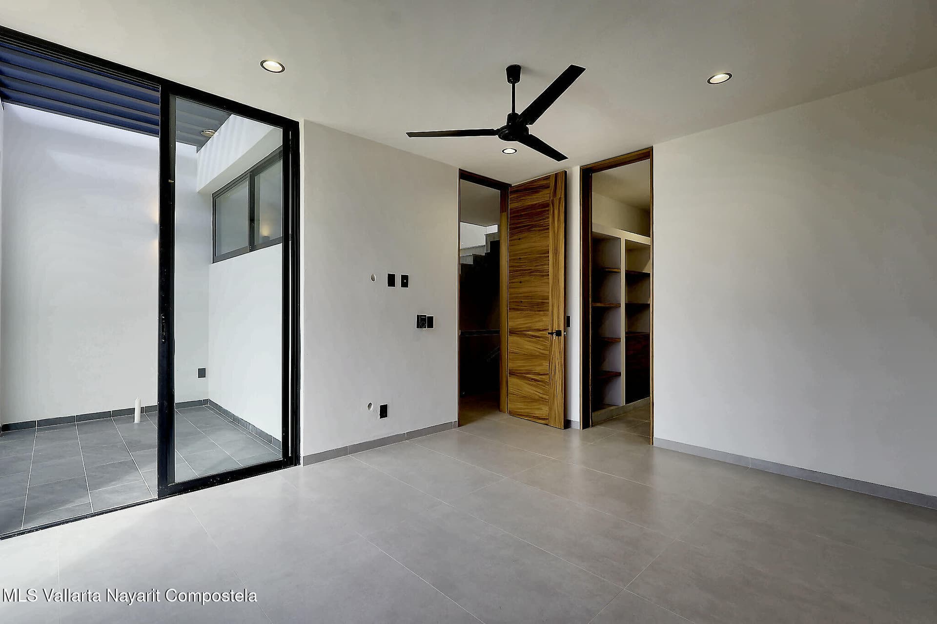 158 Palma del Rey Ave. 12