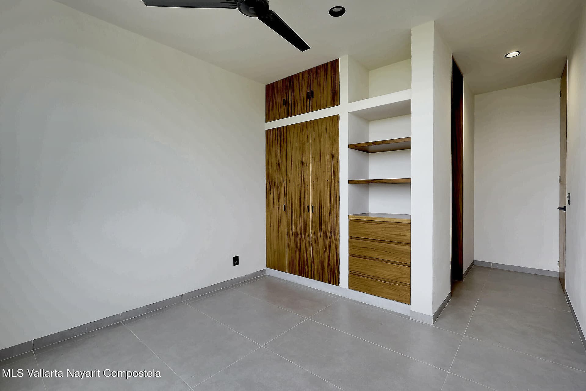 158 Palma del Rey Ave. 16