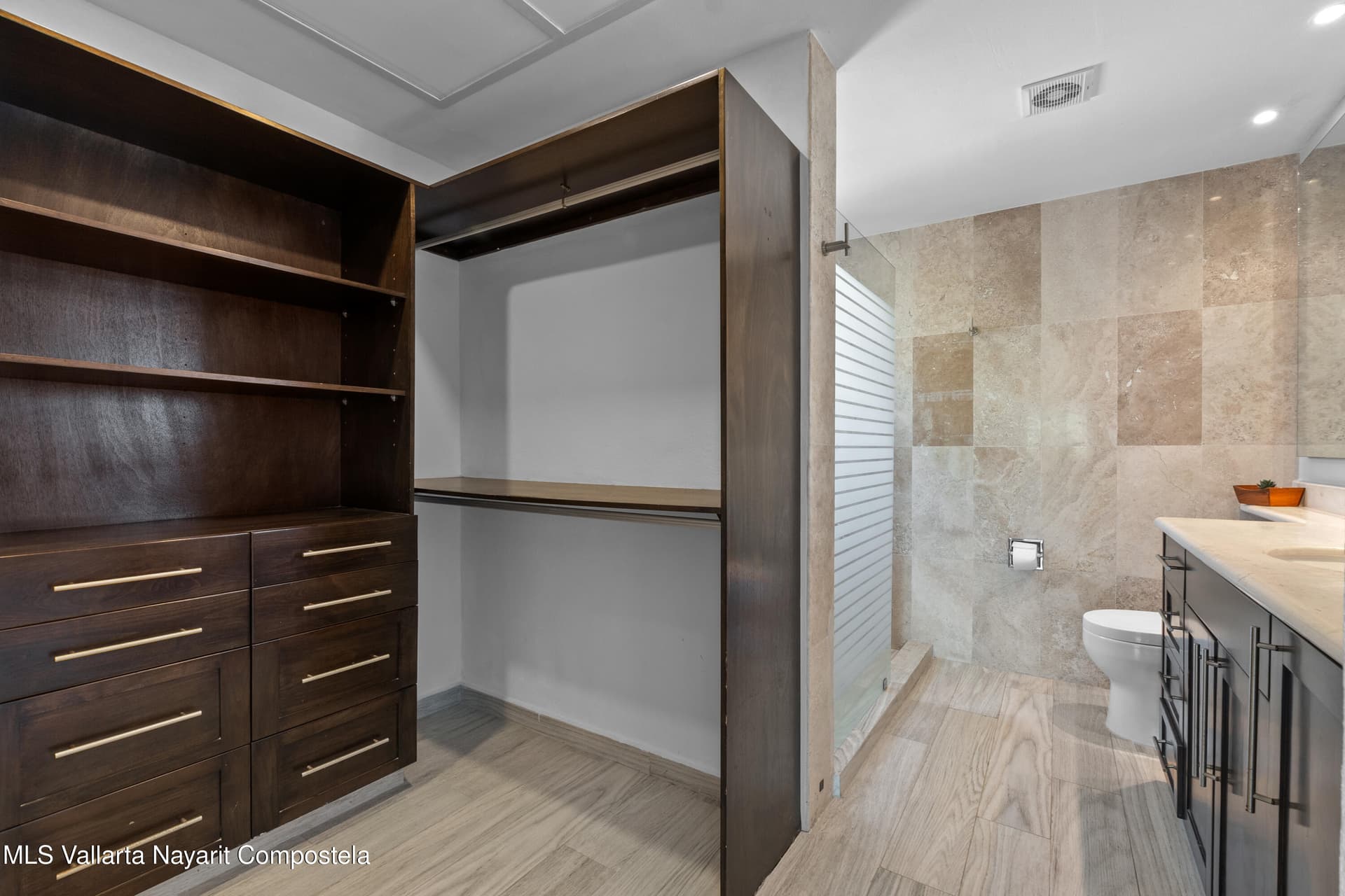 Marina Suites 28