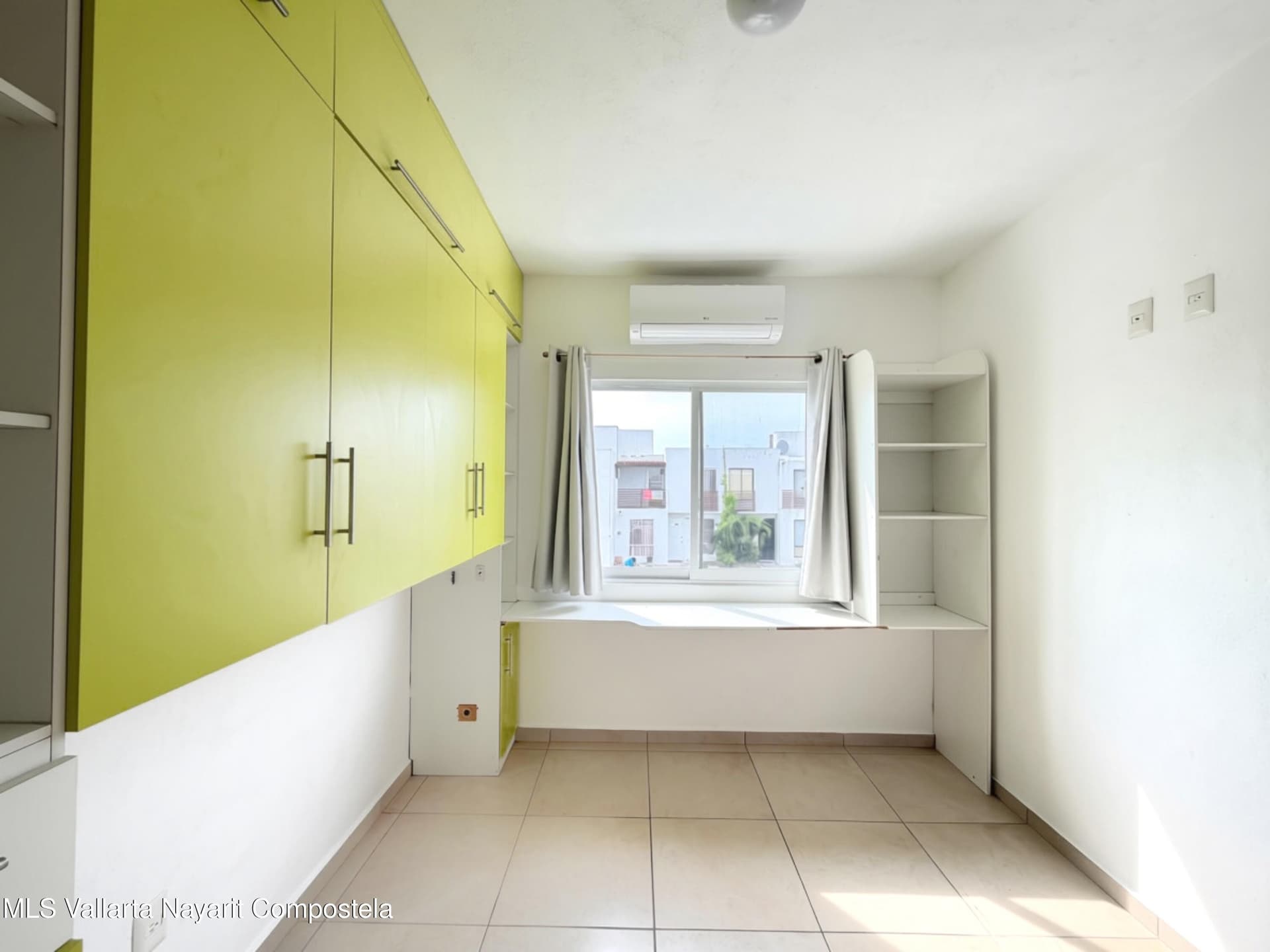231 Avenida Paseo Vulcano 9