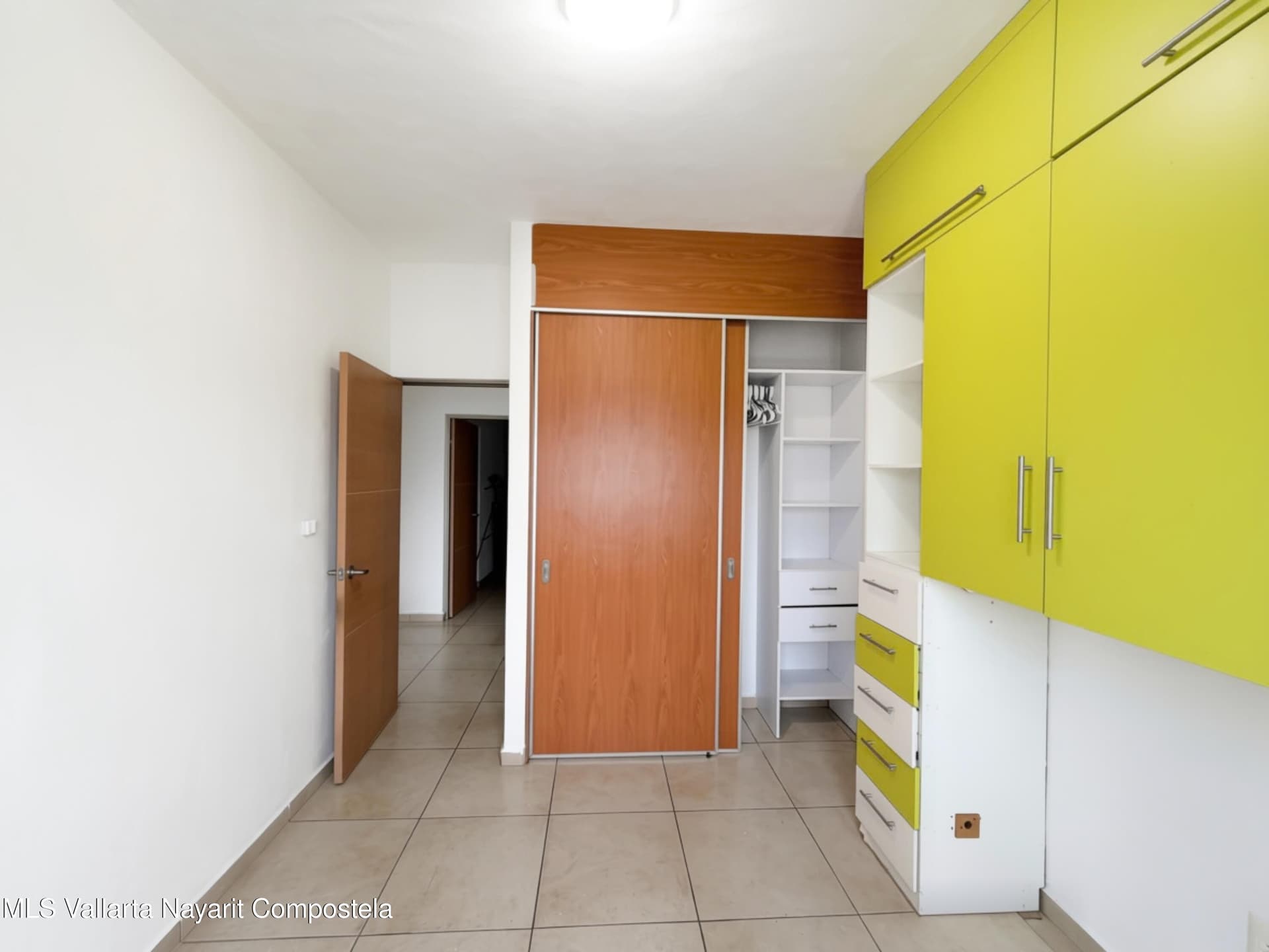 231 Avenida Paseo Vulcano 10