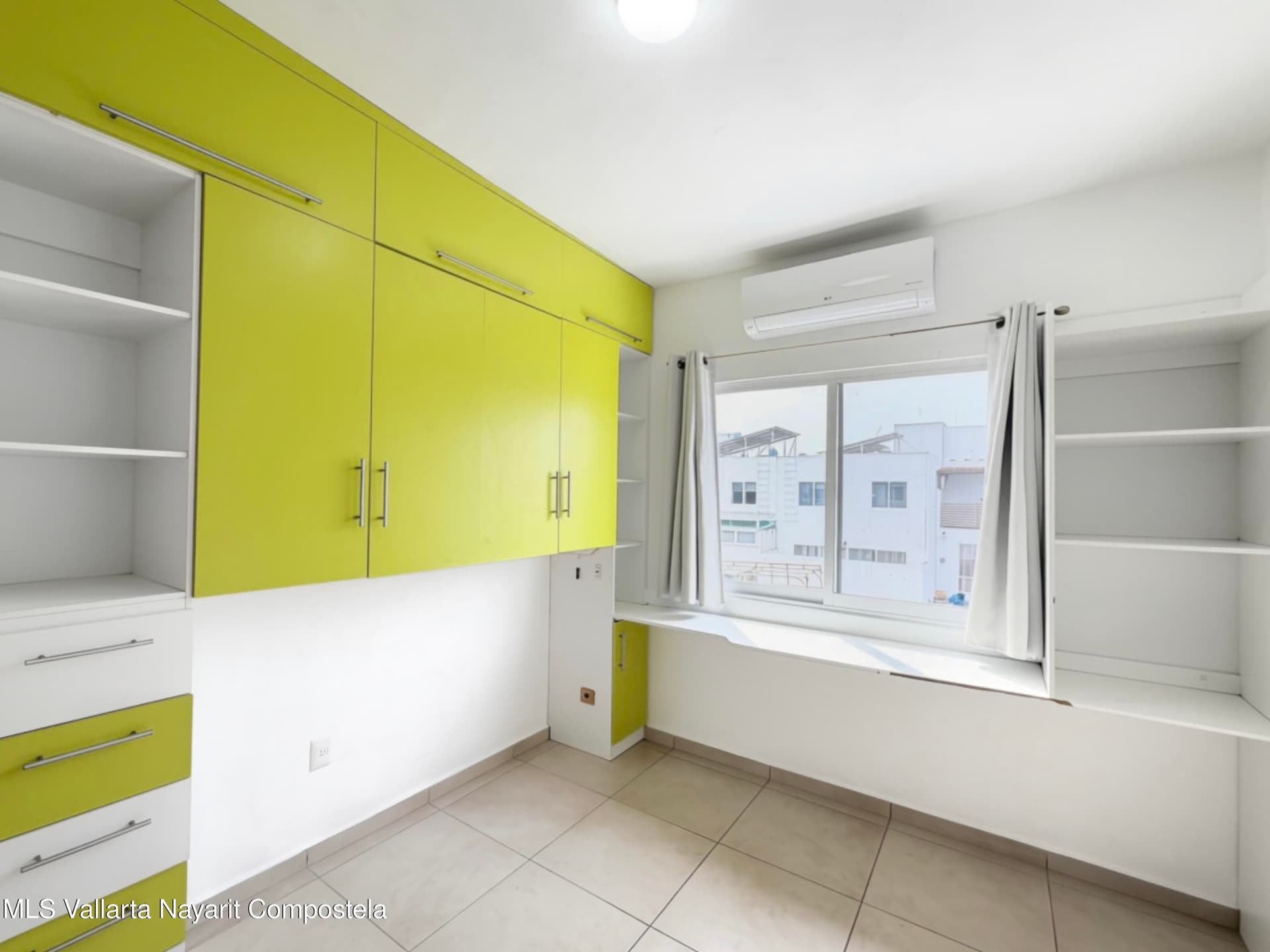 231 Avenida Paseo Vulcano 11