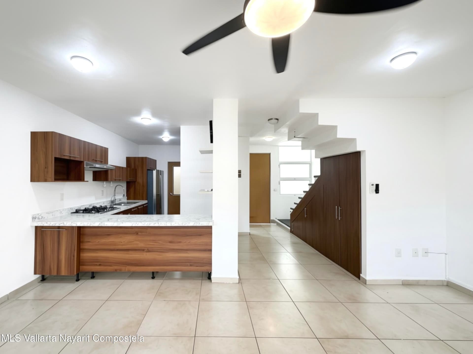 231 Avenida Paseo Vulcano 2