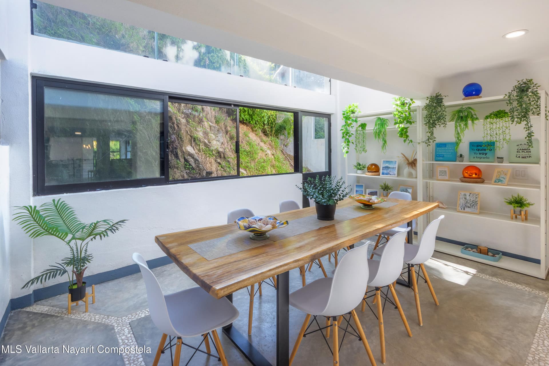 460 Av. Richrad Burton 4
