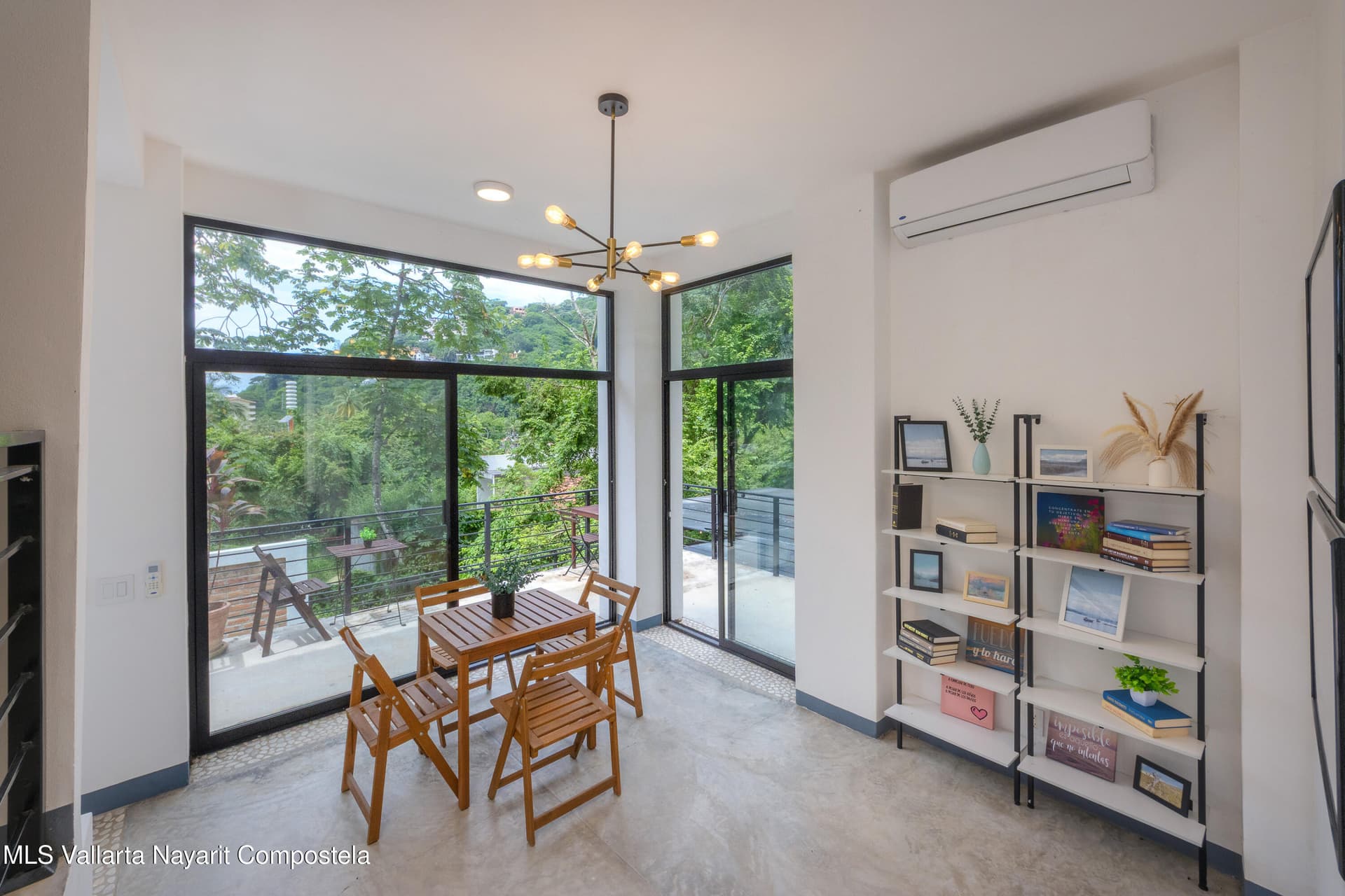 460 Av. Richrad Burton 15
