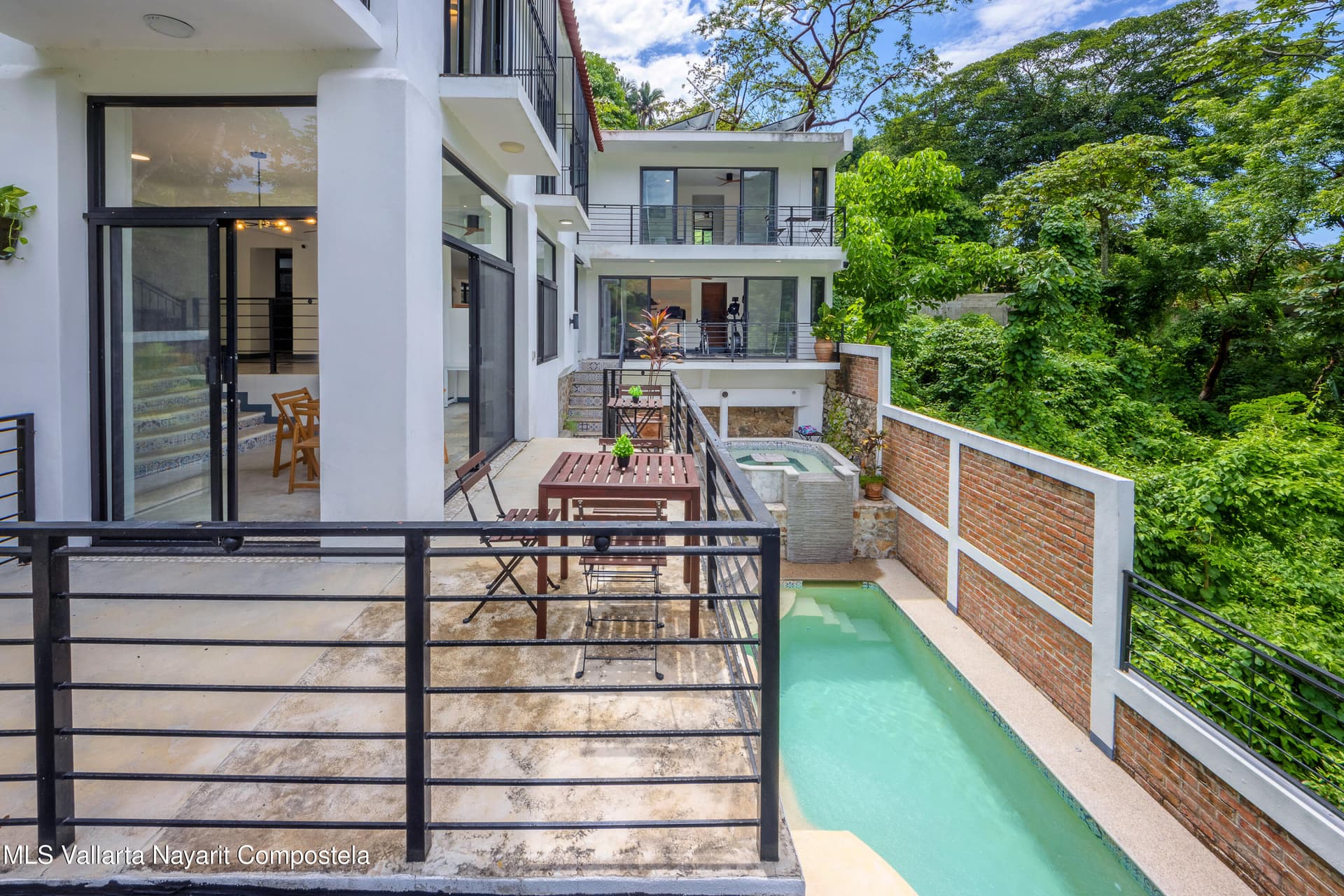 460 Av. Richrad Burton 18