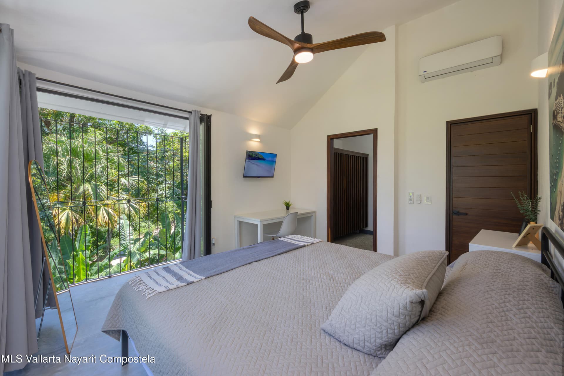 460 Av. Richrad Burton 21