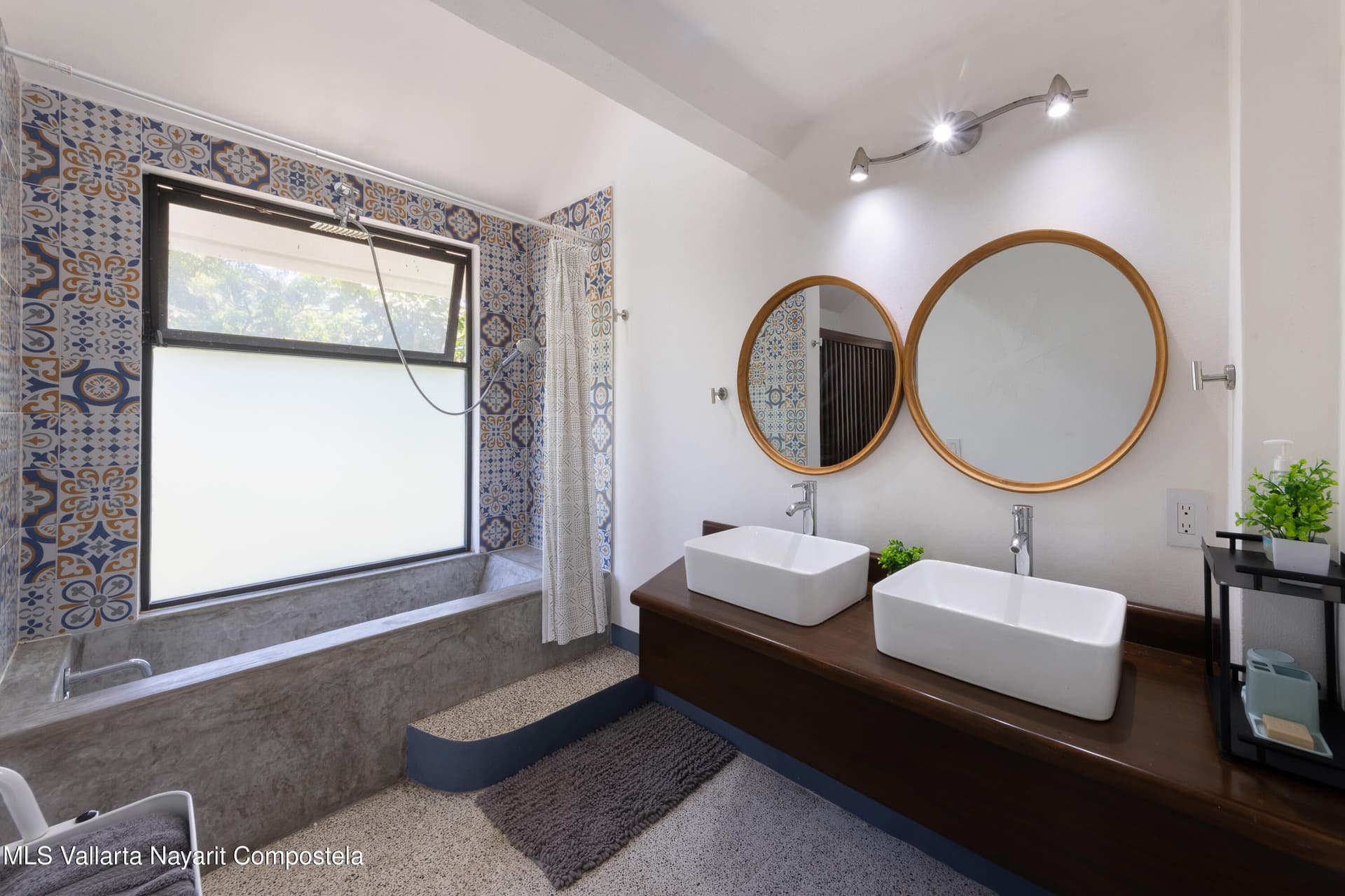 460 Av. Richrad Burton 22