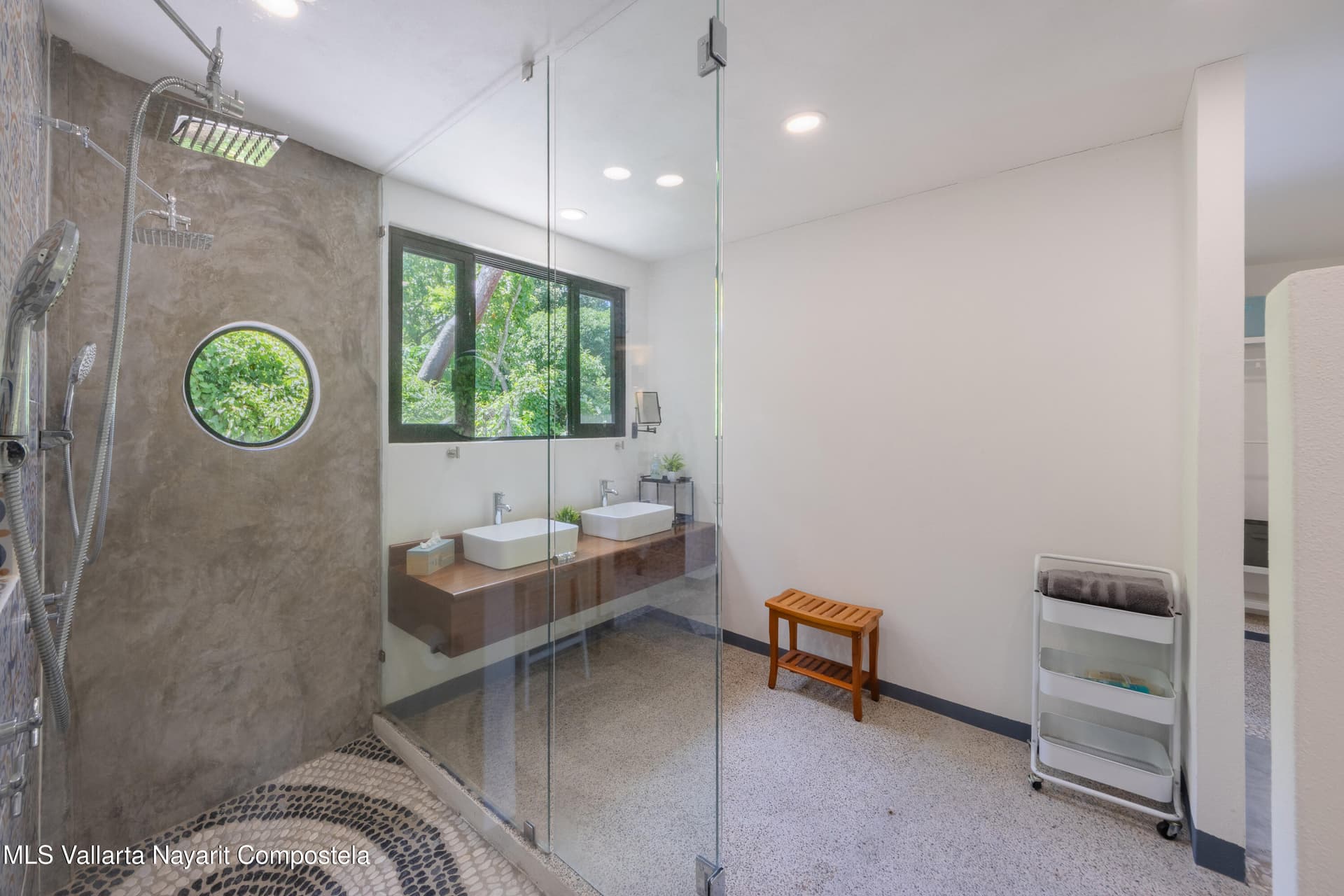 460 Av. Richrad Burton 33