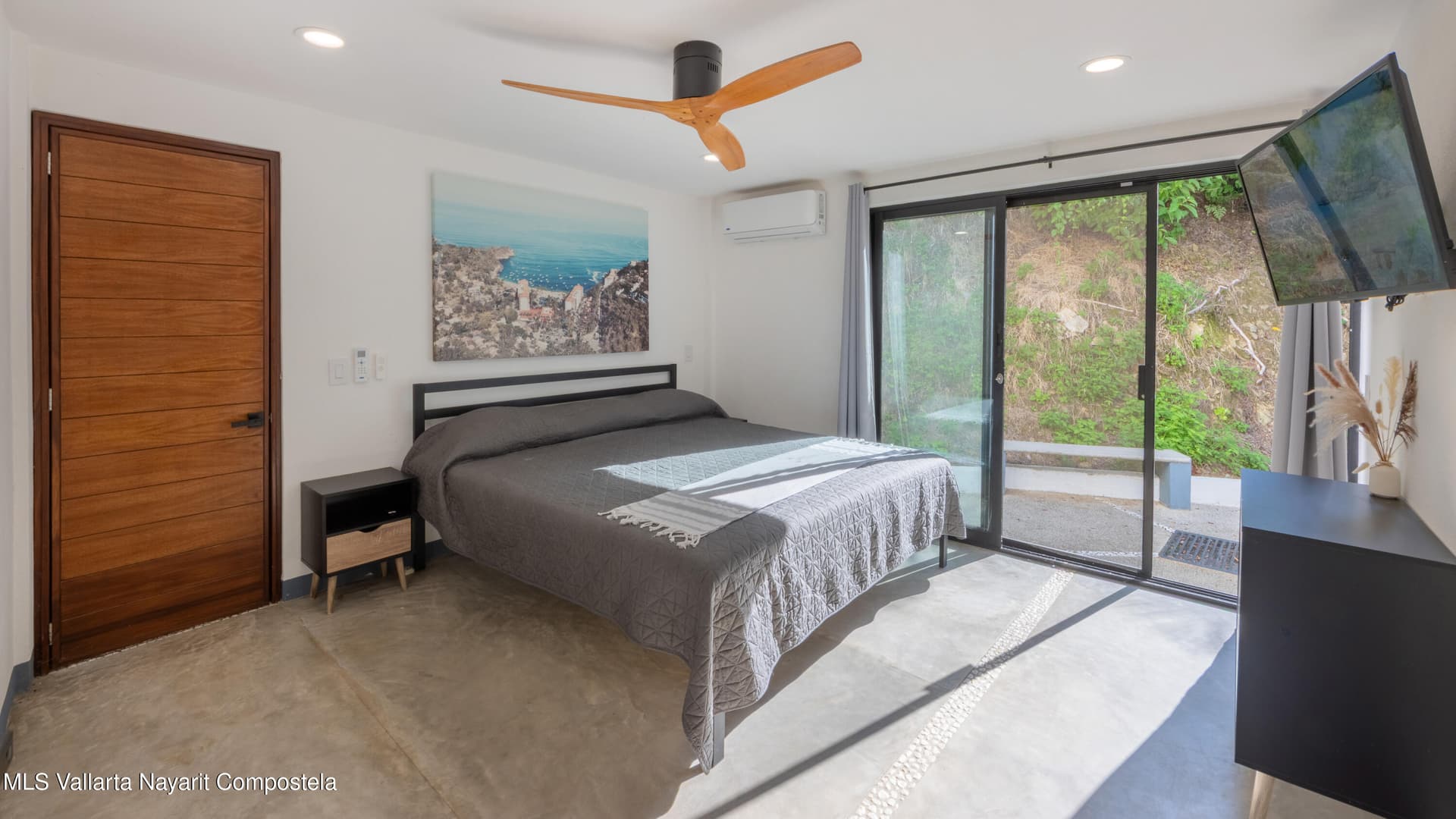 460 Av. Richrad Burton 34