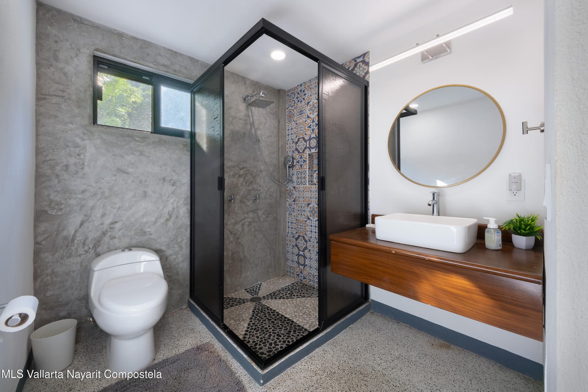 460 Av. Richrad Burton 35